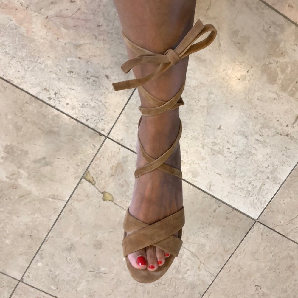 New Suede tan strapped healed sandals💜